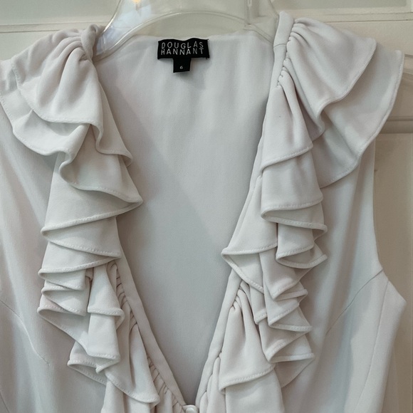 Authentic Douglas Hannant Ruffle Front, V-Neck, Sleeveless Top in Ivory, Sz 6 - Picture 2 of 9